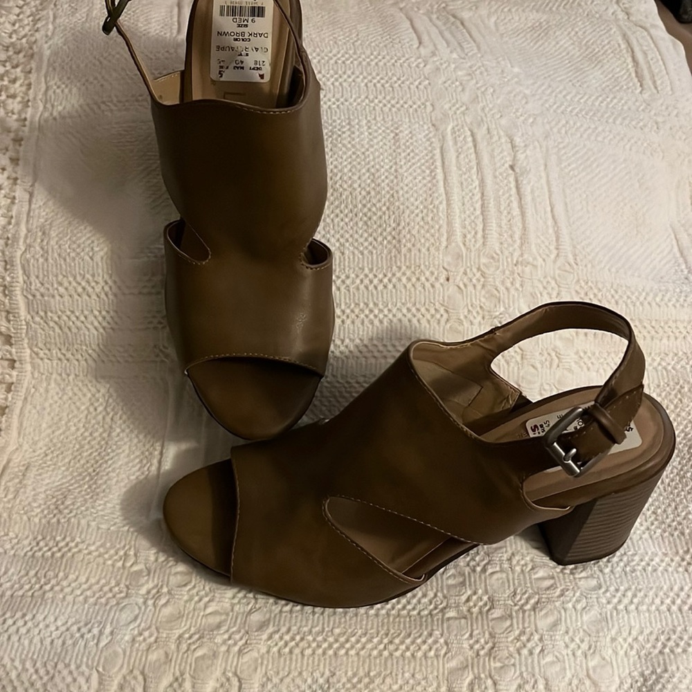 Medium heeled sandals, open toe, cutout